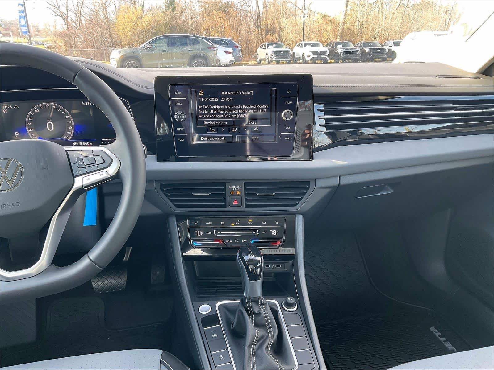 2025 Volkswagen Jetta SE - Photo 13