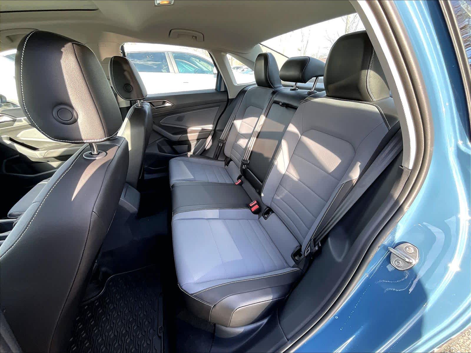 2025 Volkswagen Jetta SE - Photo 15