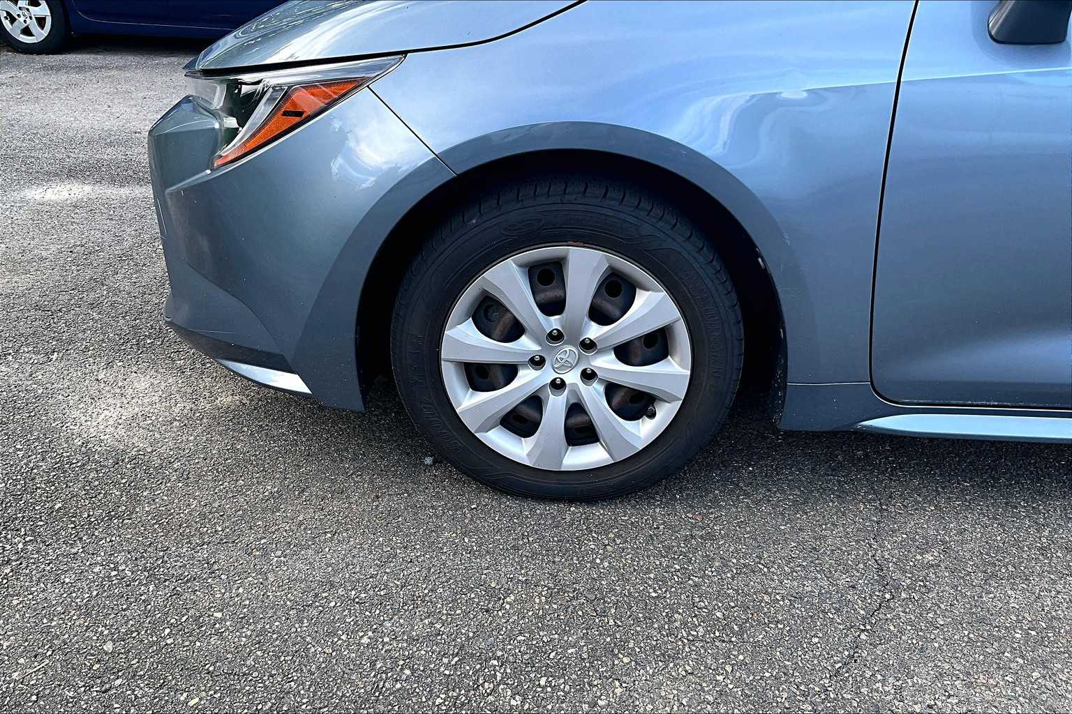 2020 Toyota Corolla LE - Photo 4