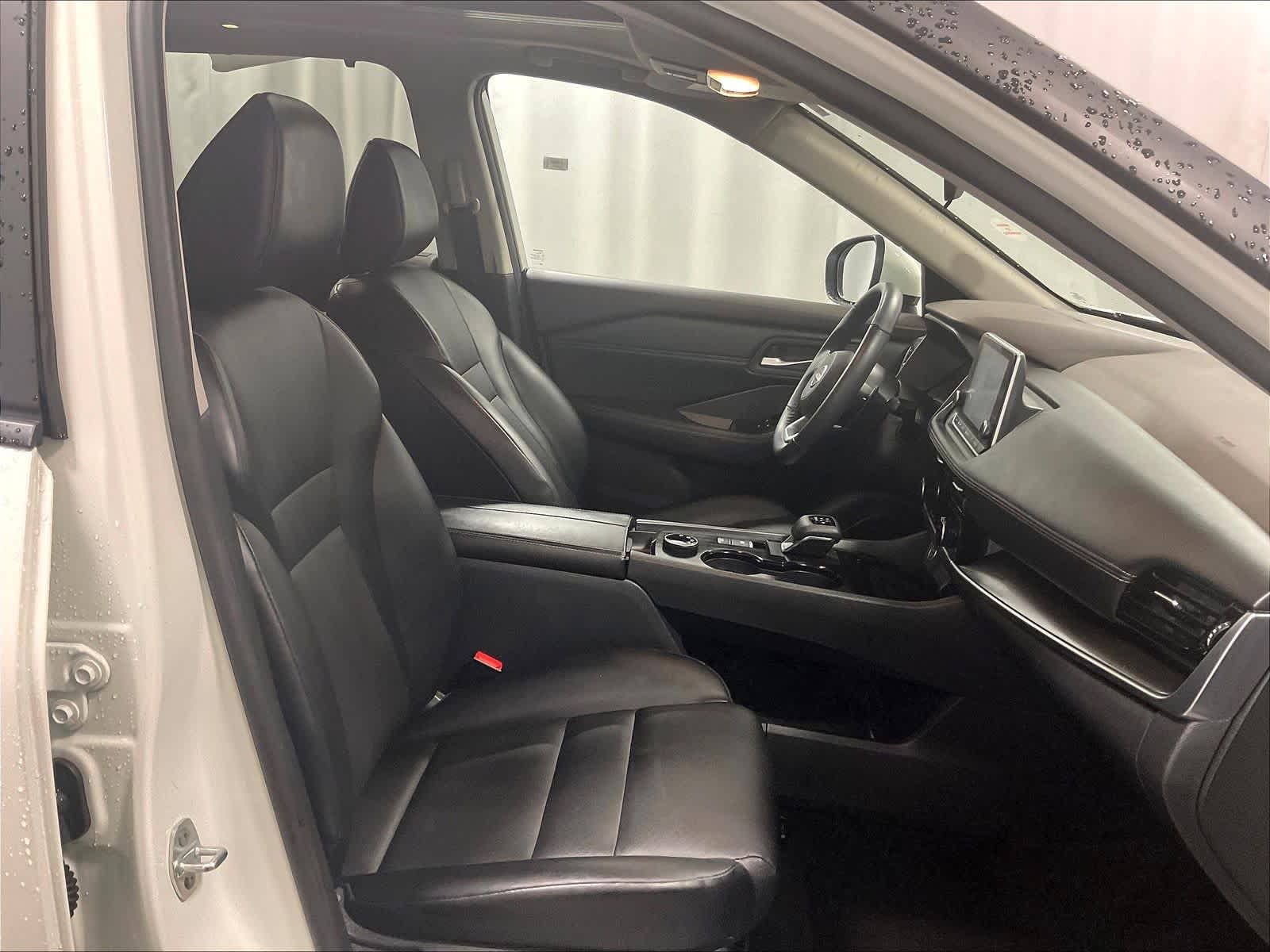 2023 Nissan Rogue SV - Photo 11