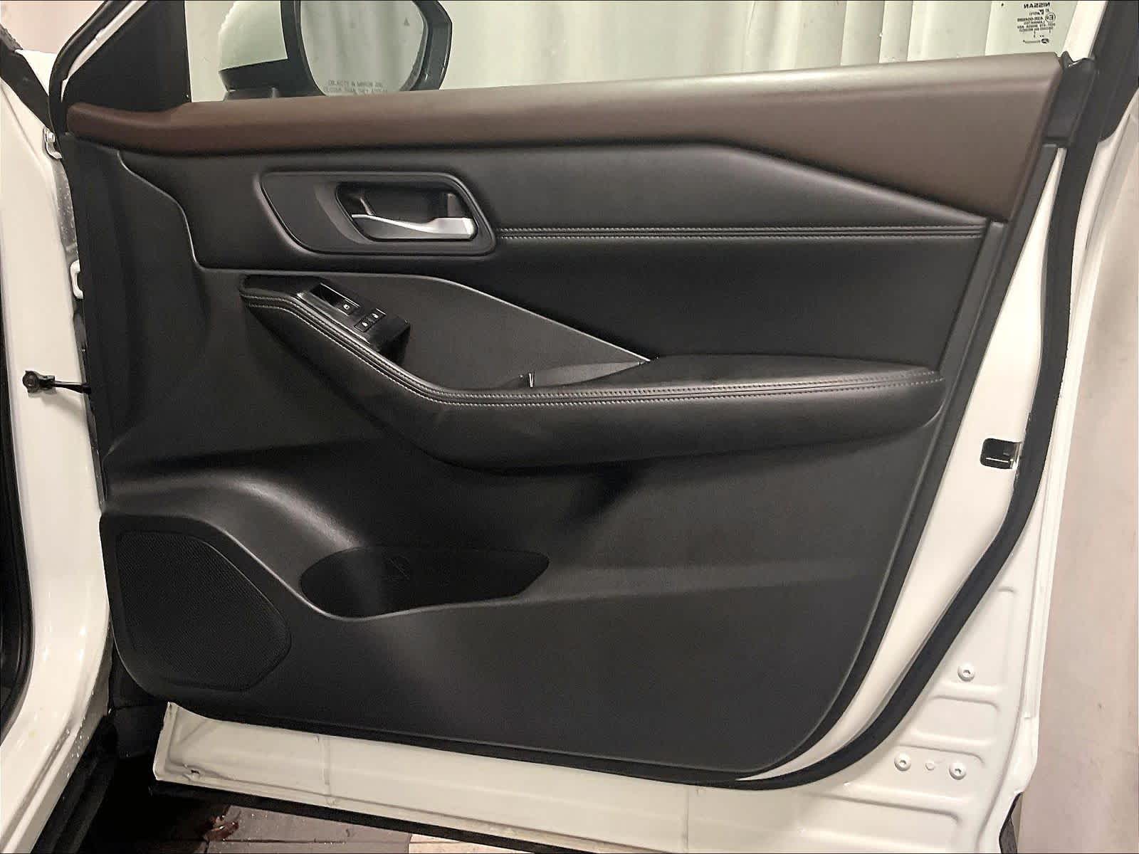 2023 Nissan Rogue SV - Photo 12