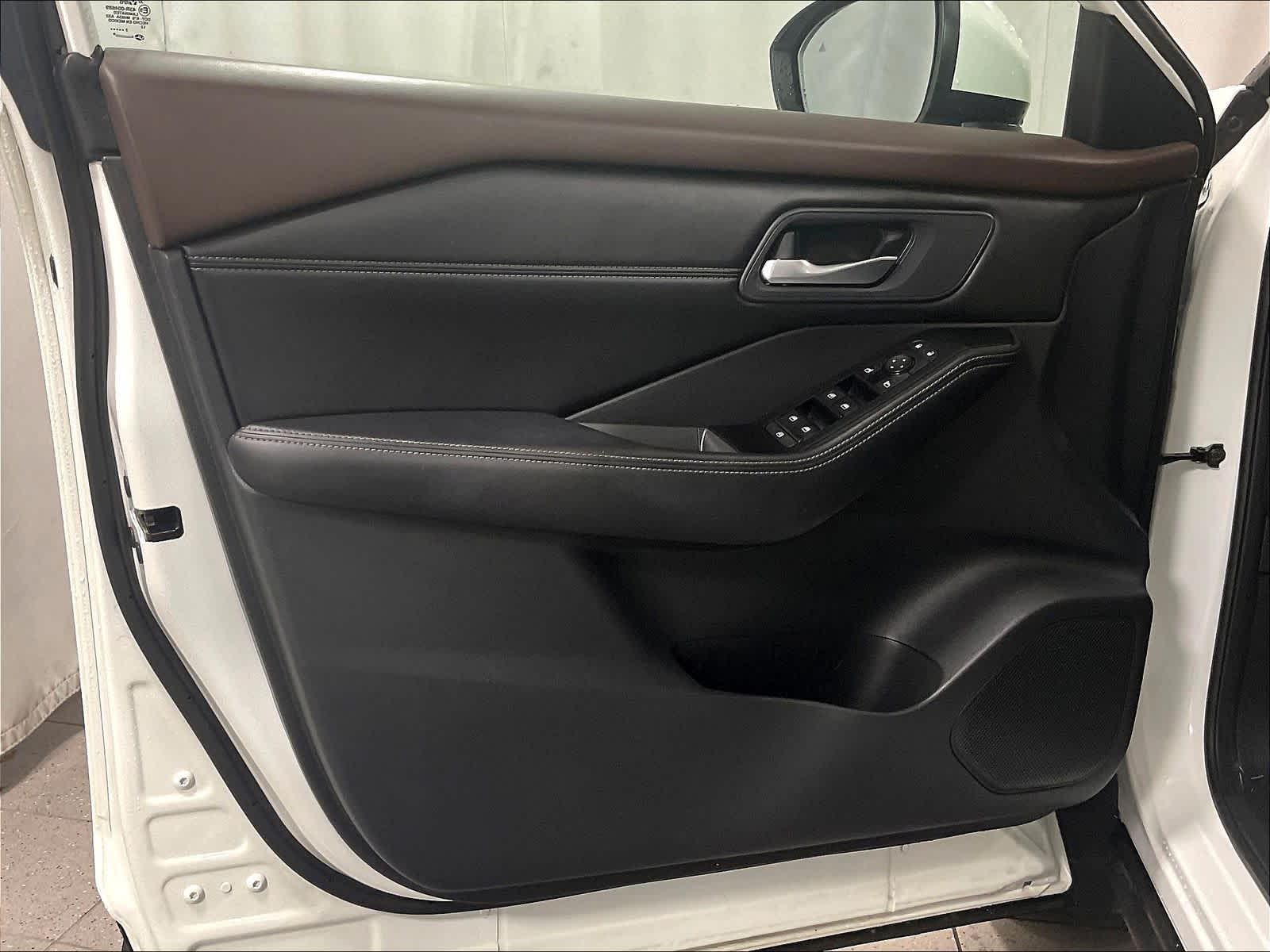 2023 Nissan Rogue SV - Photo 9