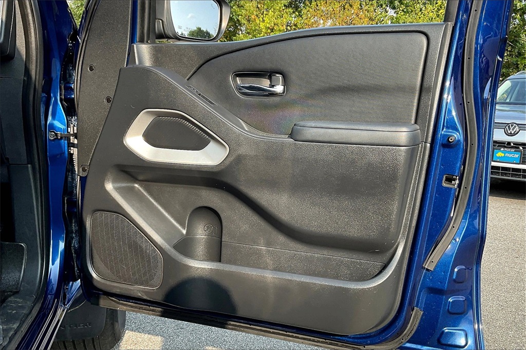 2022 Nissan Frontier SV - Photo 11