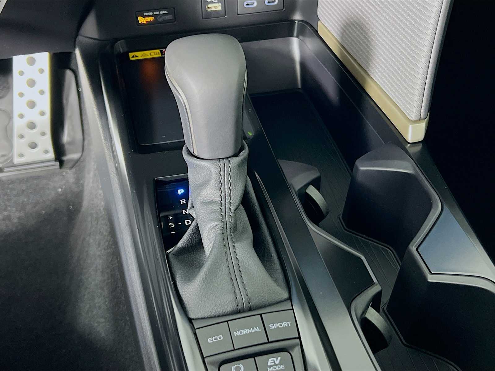 2025 Toyota Camry SE - Photo 11