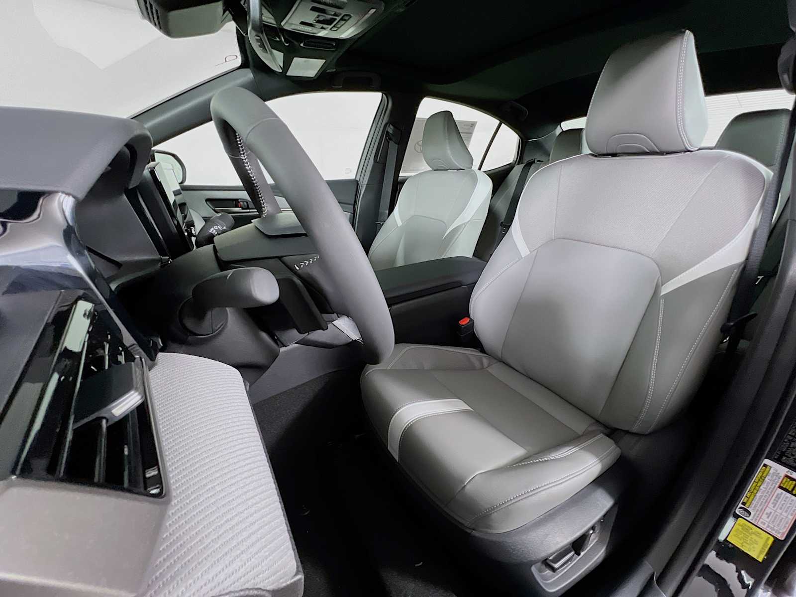 2025 Toyota Camry SE - Photo 12
