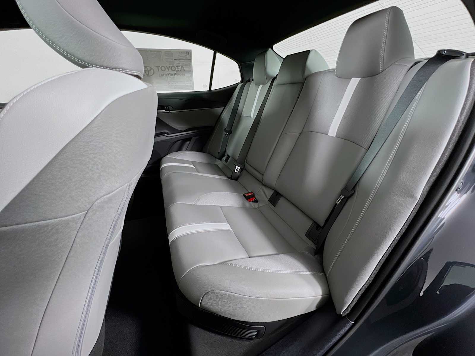2025 Toyota Camry SE - Photo 13