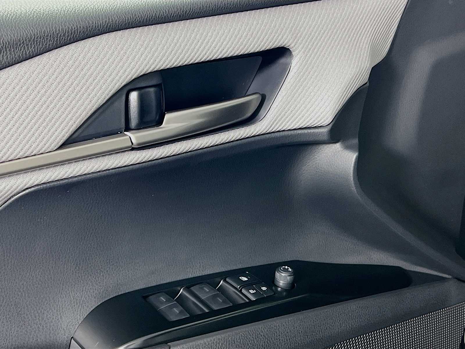 2025 Toyota Camry SE - Photo 16