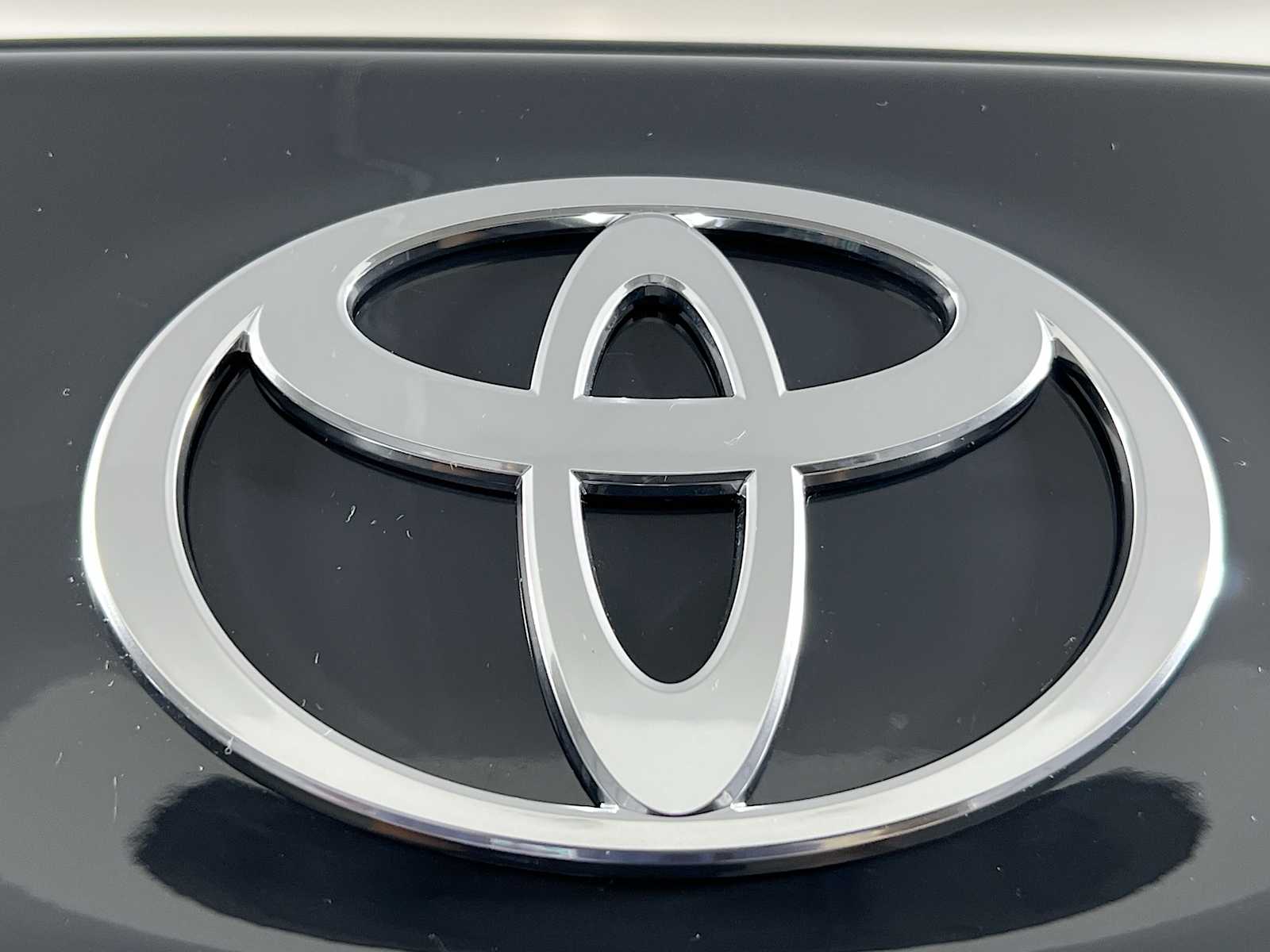 2025 Toyota Camry SE - Photo 18