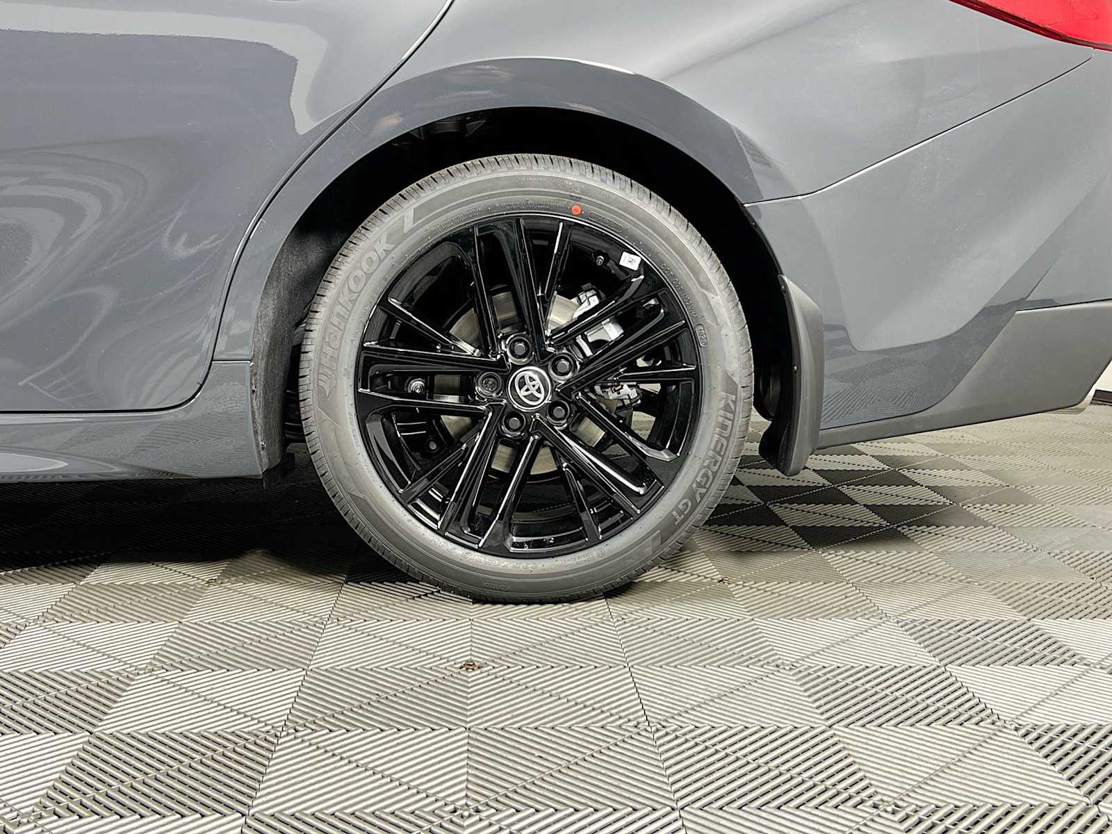 2025 Toyota Camry SE - Photo 19