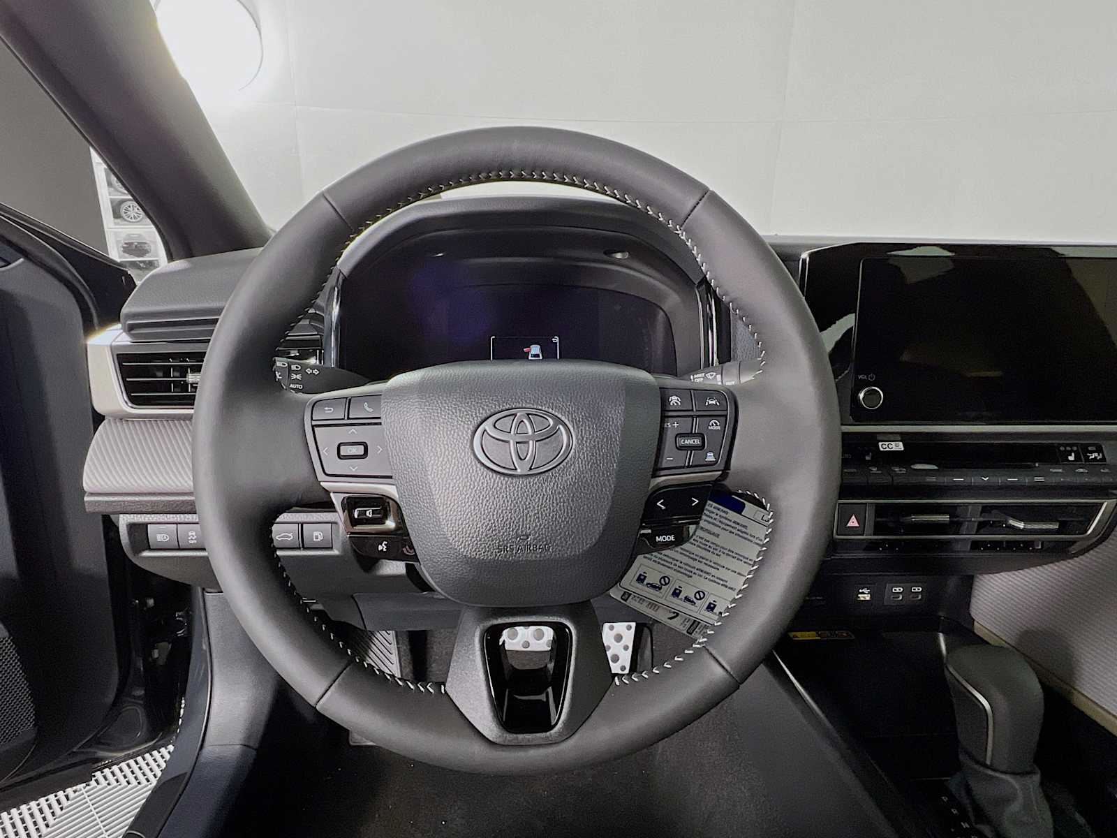 2025 Toyota Camry SE - Photo 7