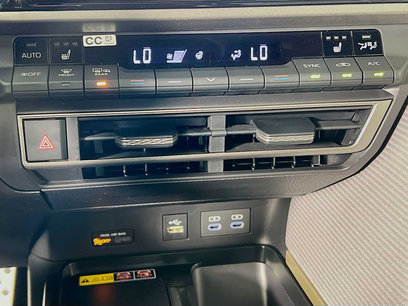 2025 Toyota Camry SE - Photo 10