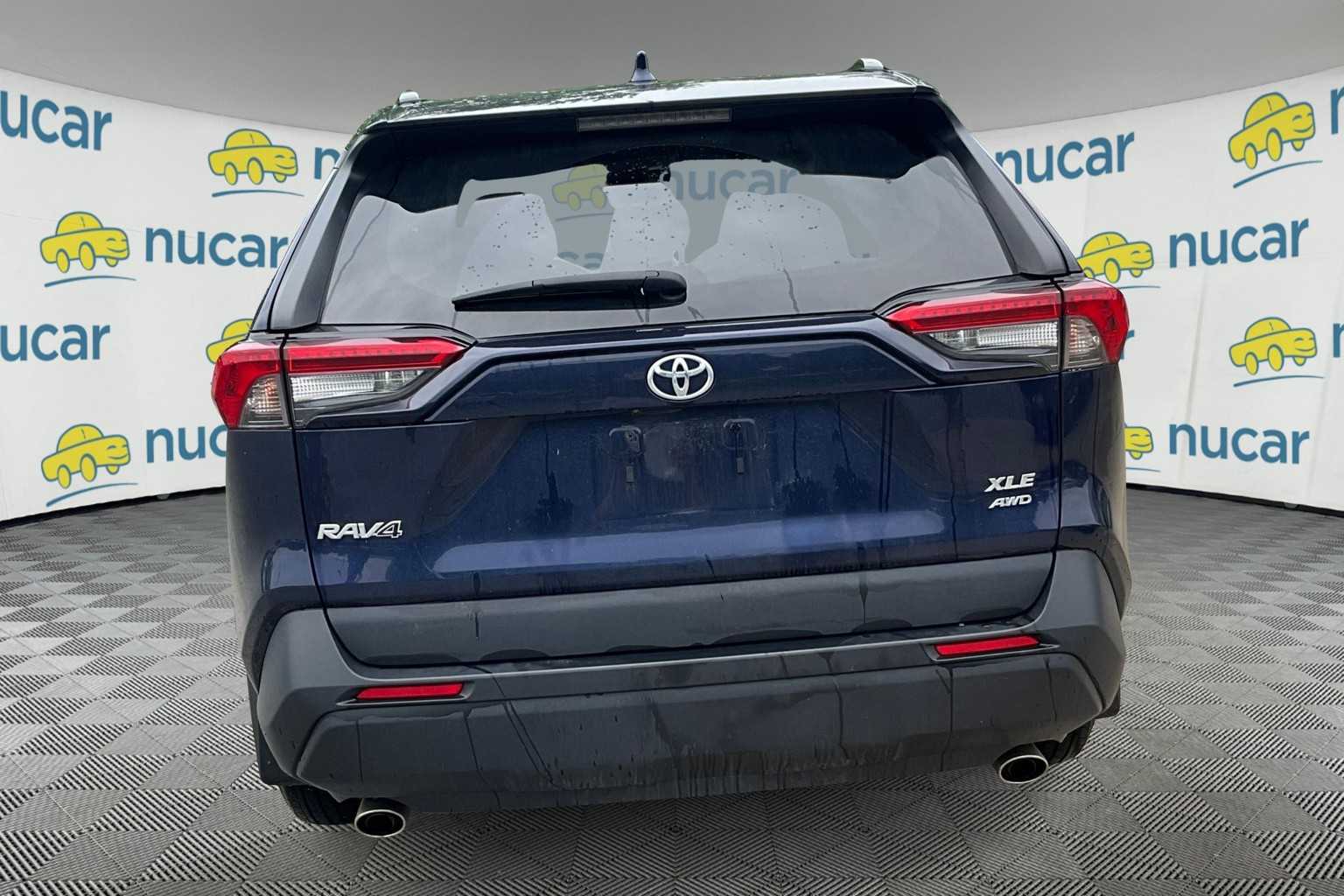 2021 Toyota RAV4 XLE - Photo 3