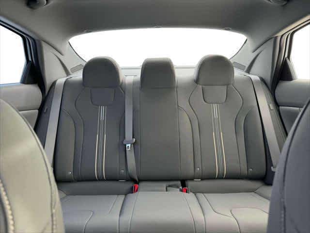 2025 Hyundai Elantra SEL Sport - Photo 16