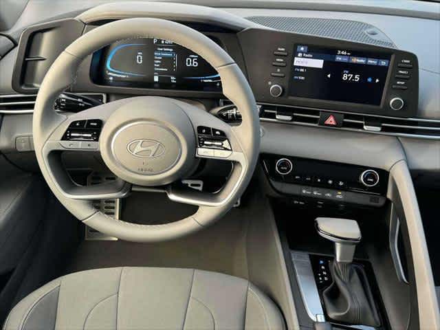 2025 Hyundai Elantra SEL Sport - Photo 17