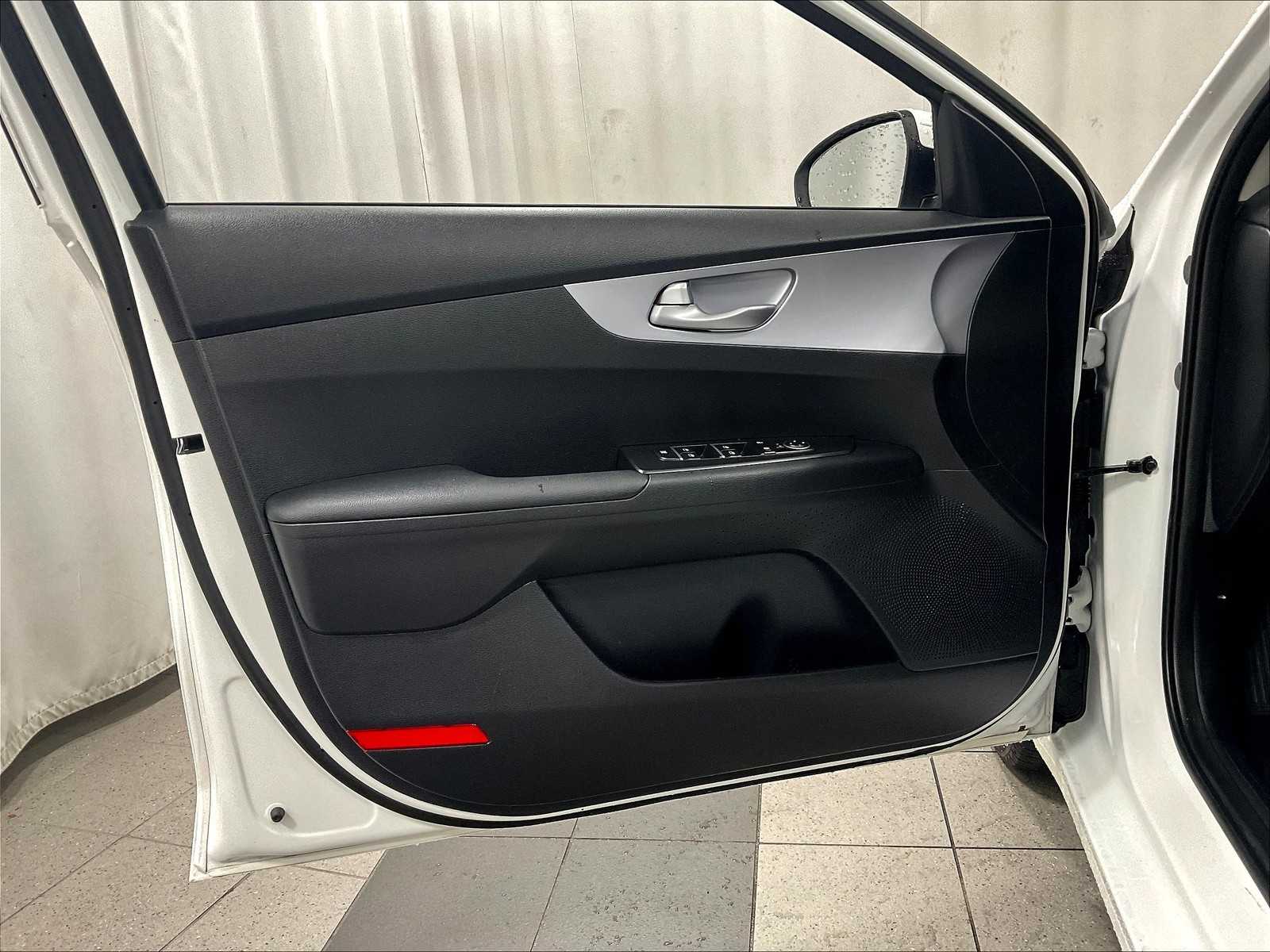 2024 Kia Forte LX - Photo 9