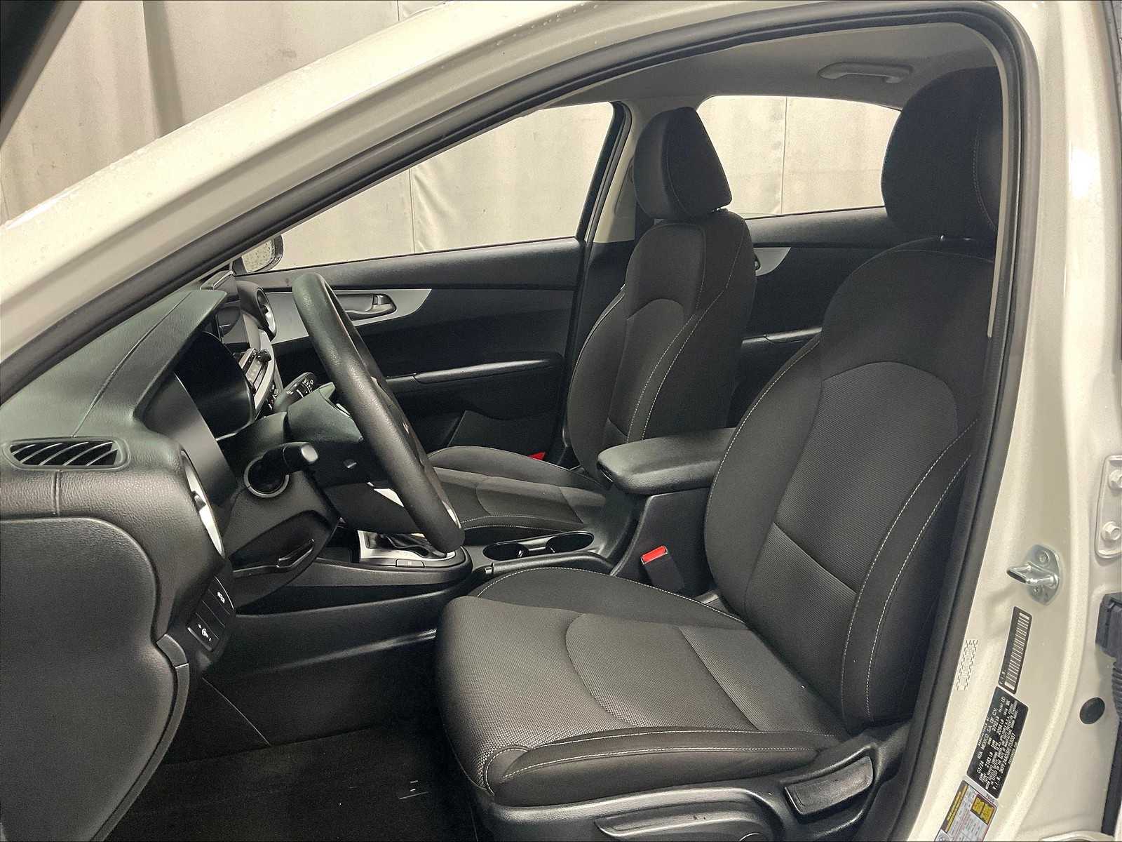 2024 Kia Forte LX - Photo 10