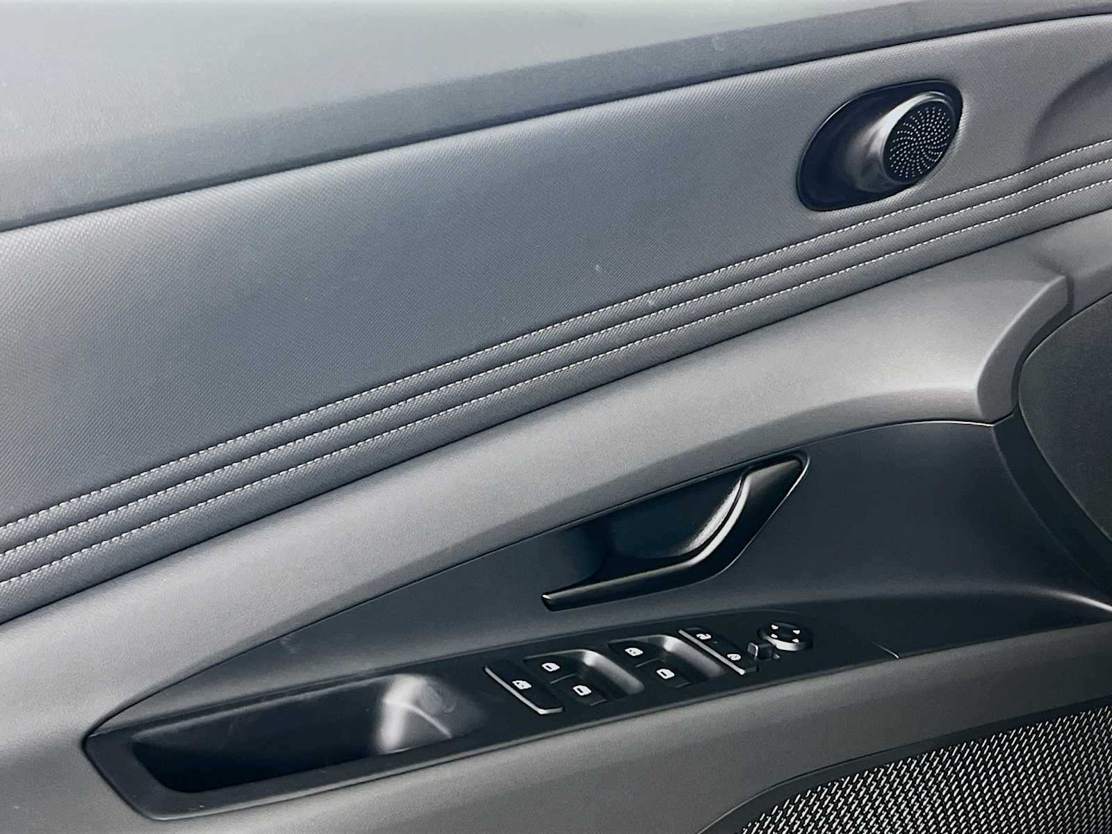 2025 Hyundai Elantra SEL Sport - Photo 15