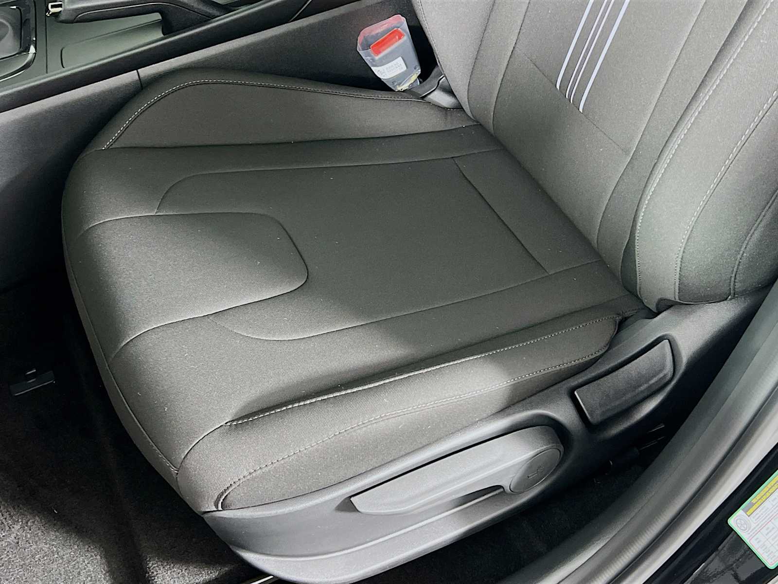 2025 Hyundai Elantra SEL Sport - Photo 16