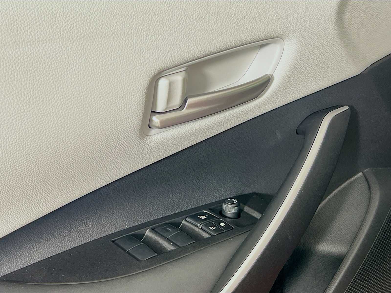 2025 Toyota Corolla SE - Photo 15