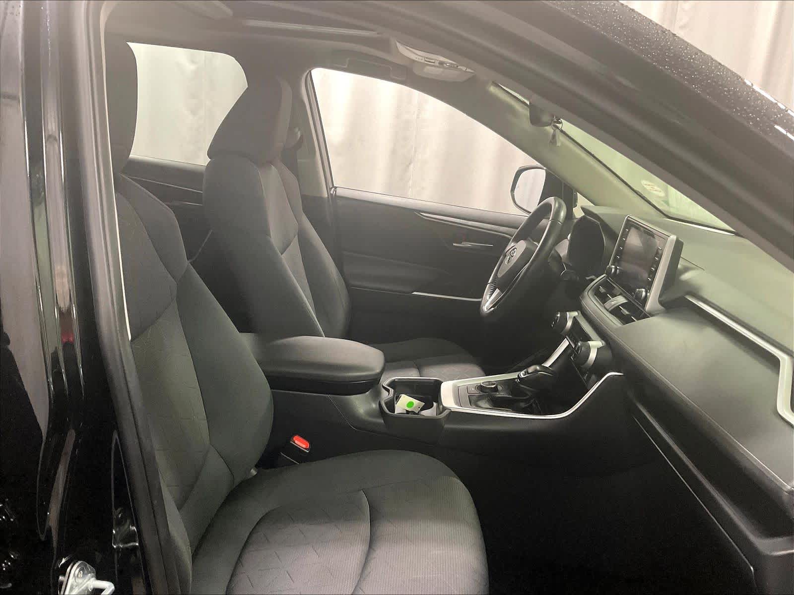 2019 Toyota RAV4 Hybrid XLE - Photo 11