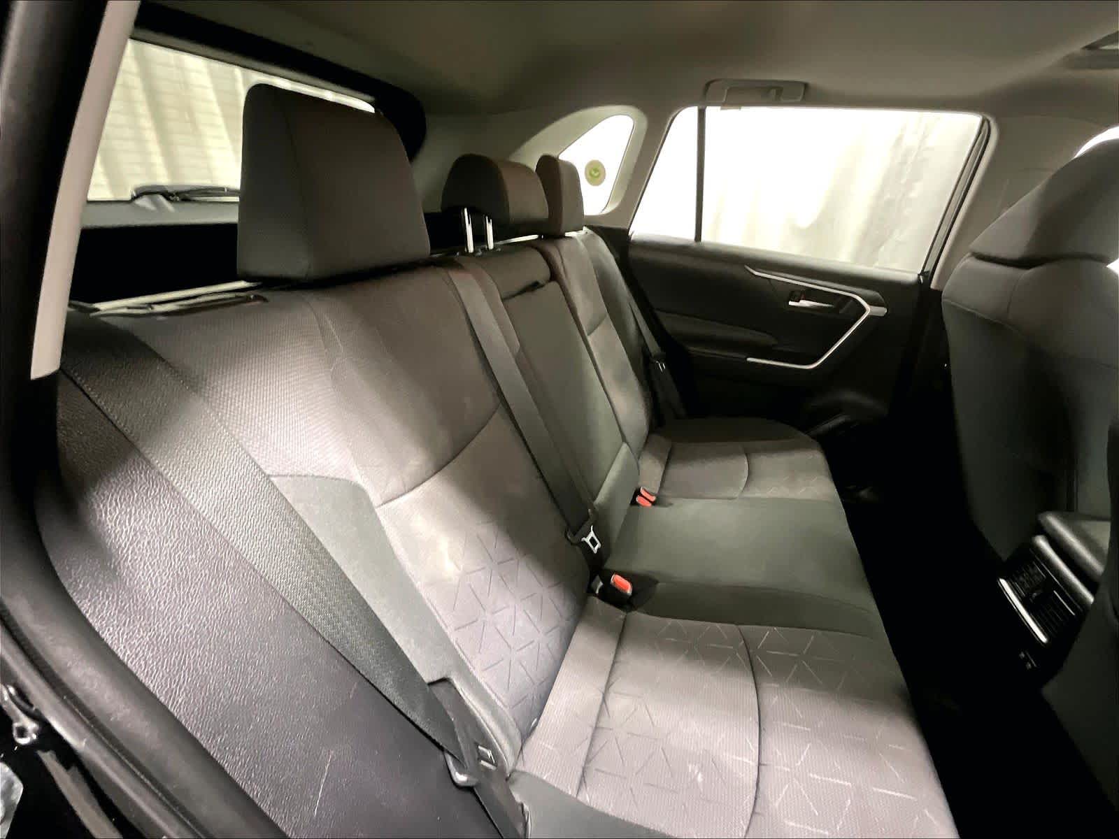 2019 Toyota RAV4 Hybrid XLE - Photo 16