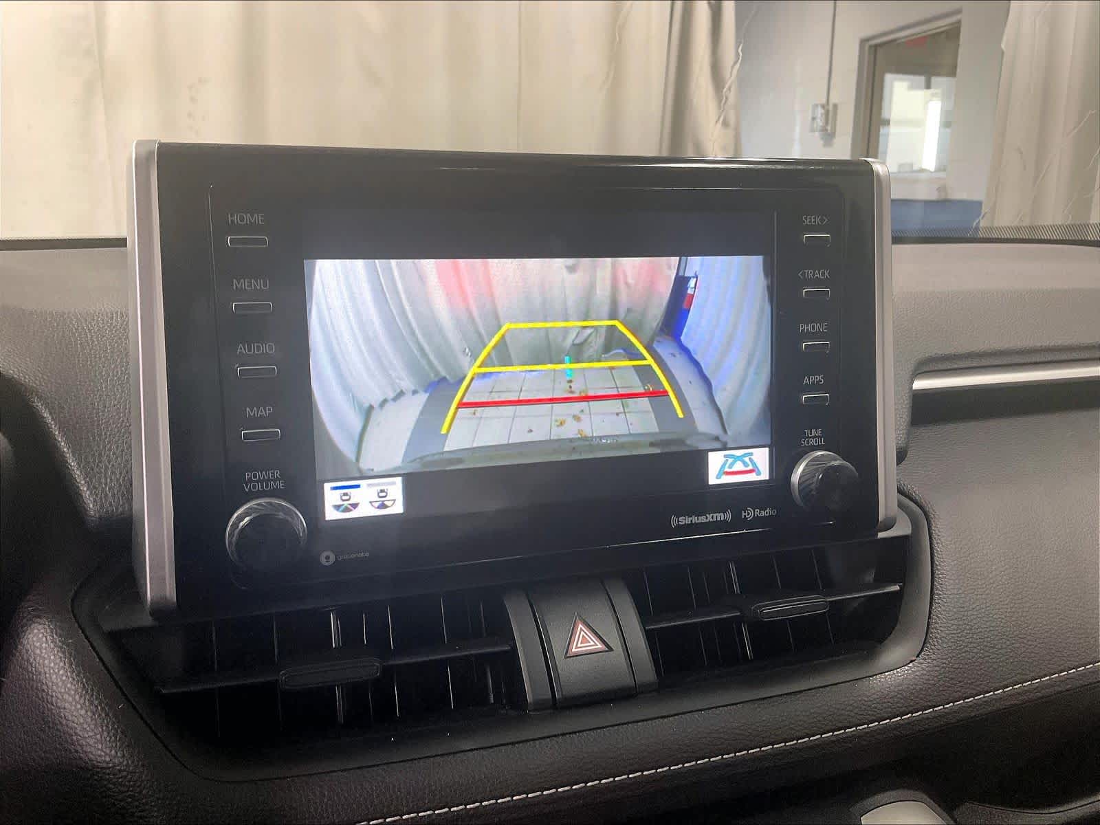 2019 Toyota RAV4 Hybrid XLE - Photo 19