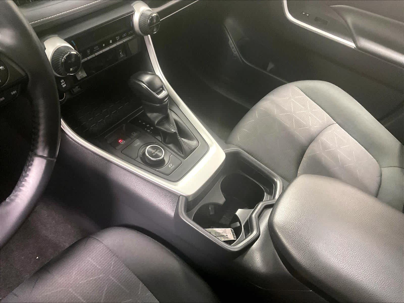 2019 Toyota RAV4 Hybrid XLE - Photo 20