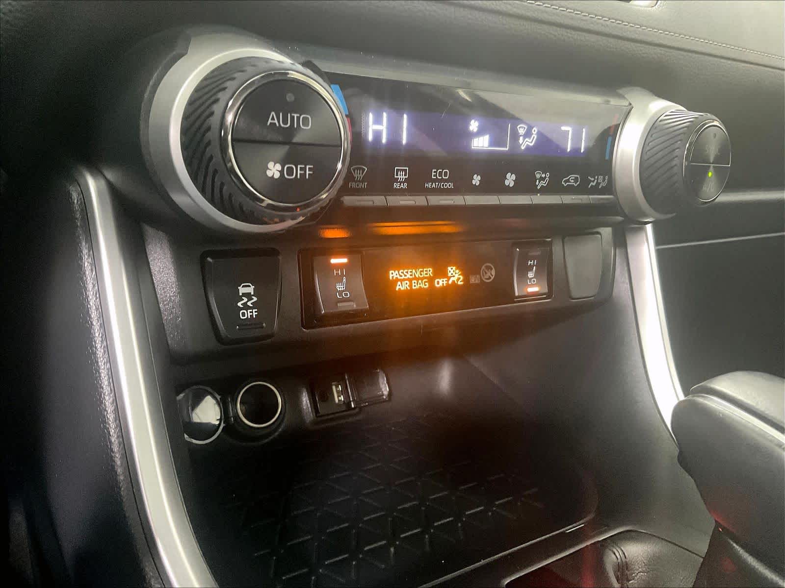 2019 Toyota RAV4 Hybrid XLE - Photo 26