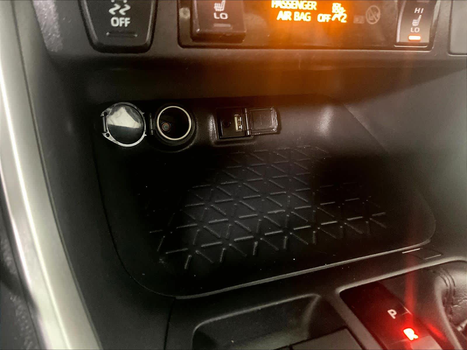 2019 Toyota RAV4 Hybrid XLE - Photo 27