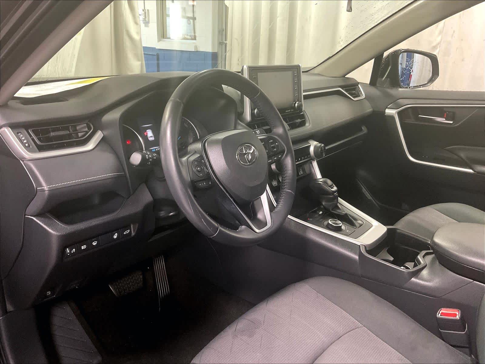 2019 Toyota RAV4 Hybrid XLE - Photo 8