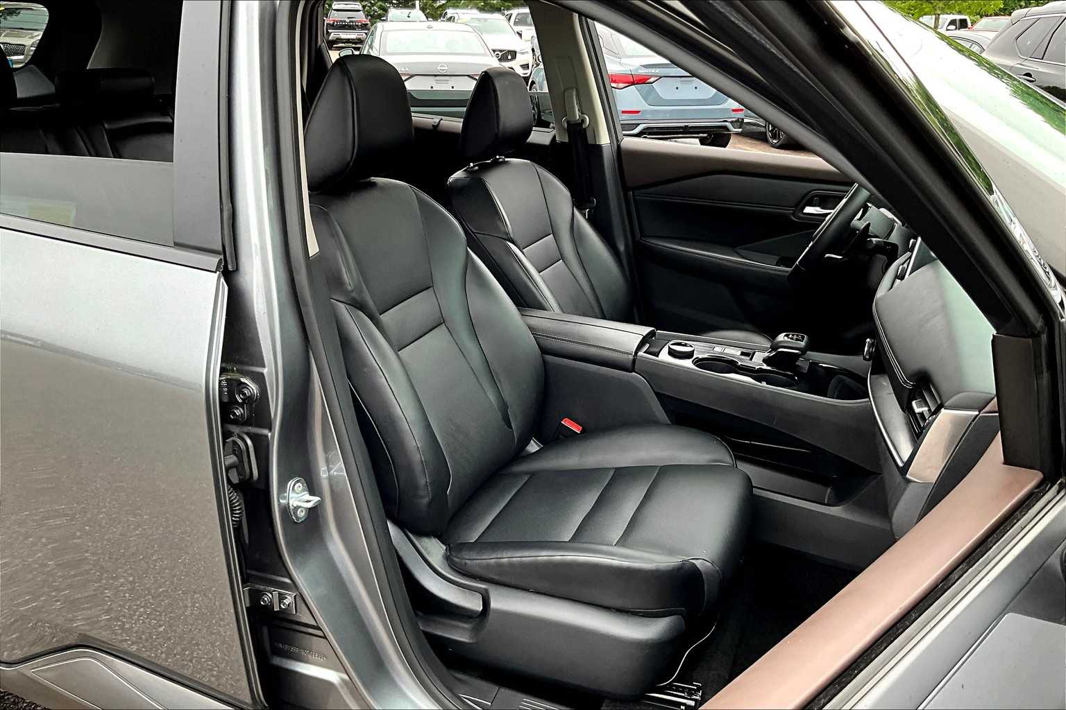2022 Nissan Rogue SV - Photo 11