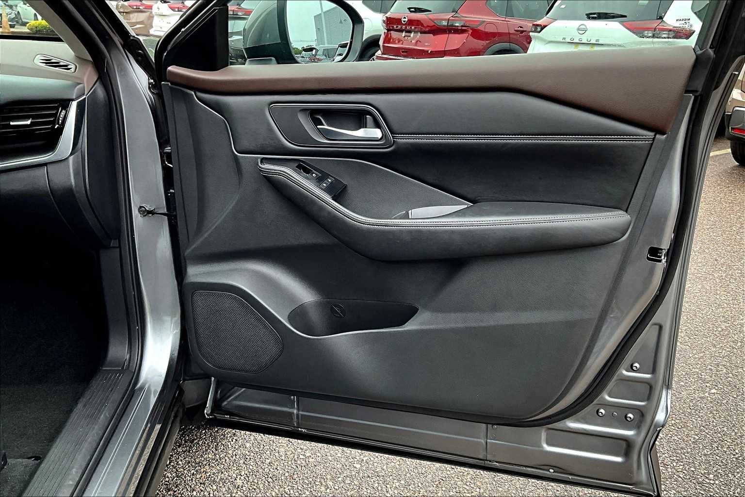 2022 Nissan Rogue SV - Photo 12