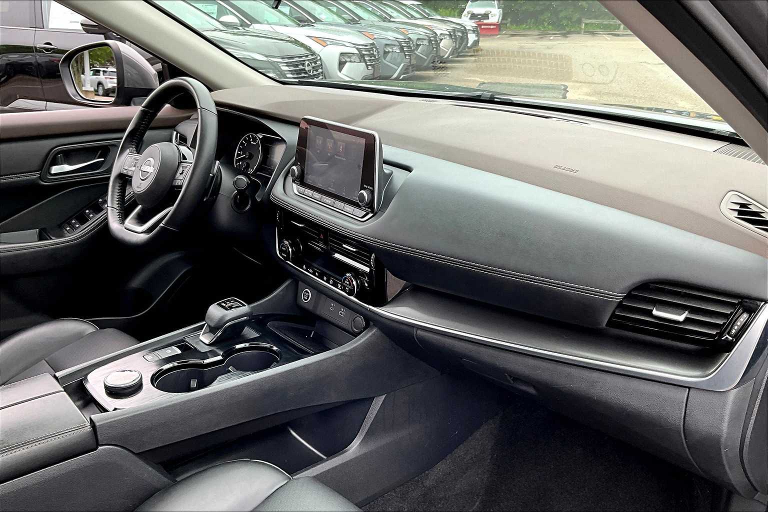 2022 Nissan Rogue SV - Photo 14
