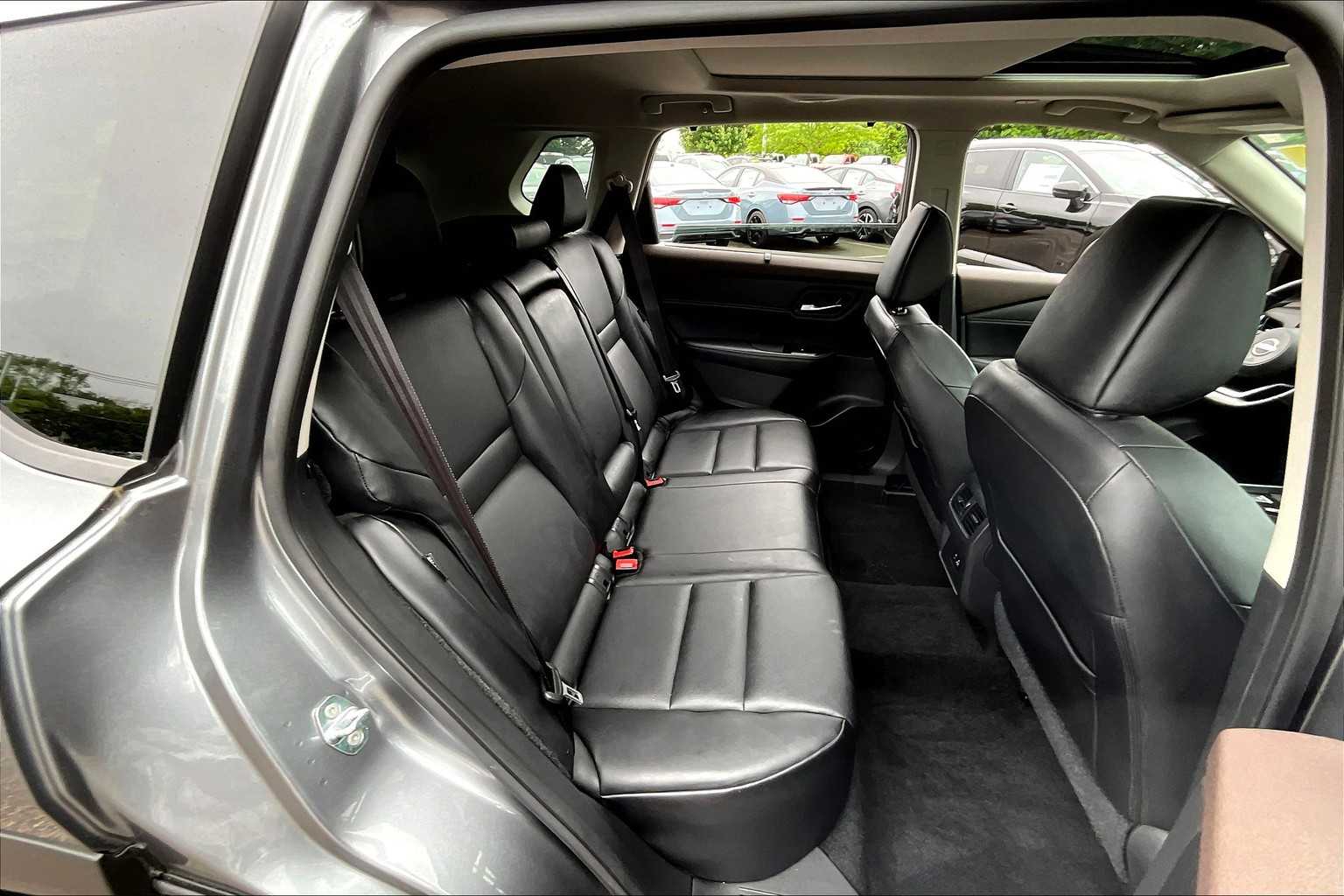 2022 Nissan Rogue SV - Photo 16
