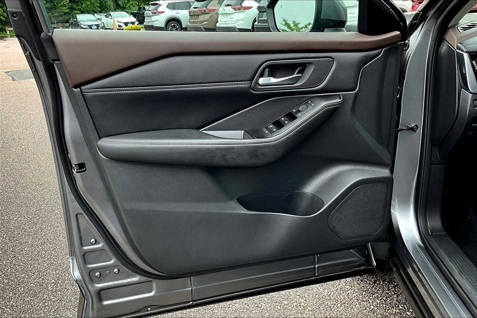 2022 Nissan Rogue SV - Photo 9