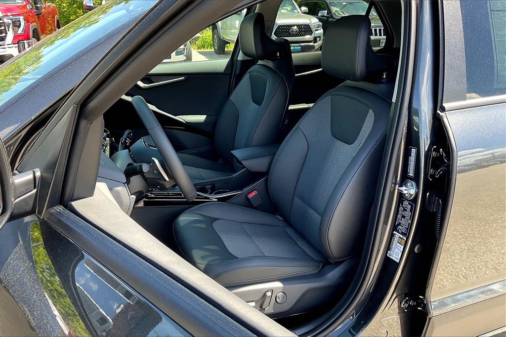 2025 Kia Niro EX - Photo 11