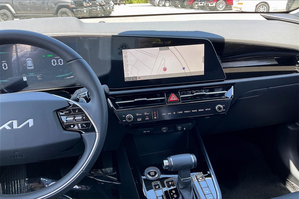 2025 Kia Niro EX - Photo 13