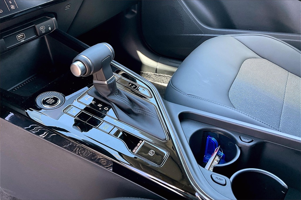 2025 Kia Niro EX - Photo 14