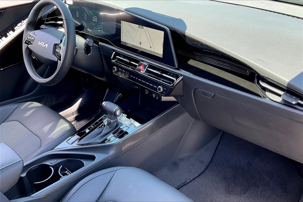 2025 Kia Niro EX - Photo 10