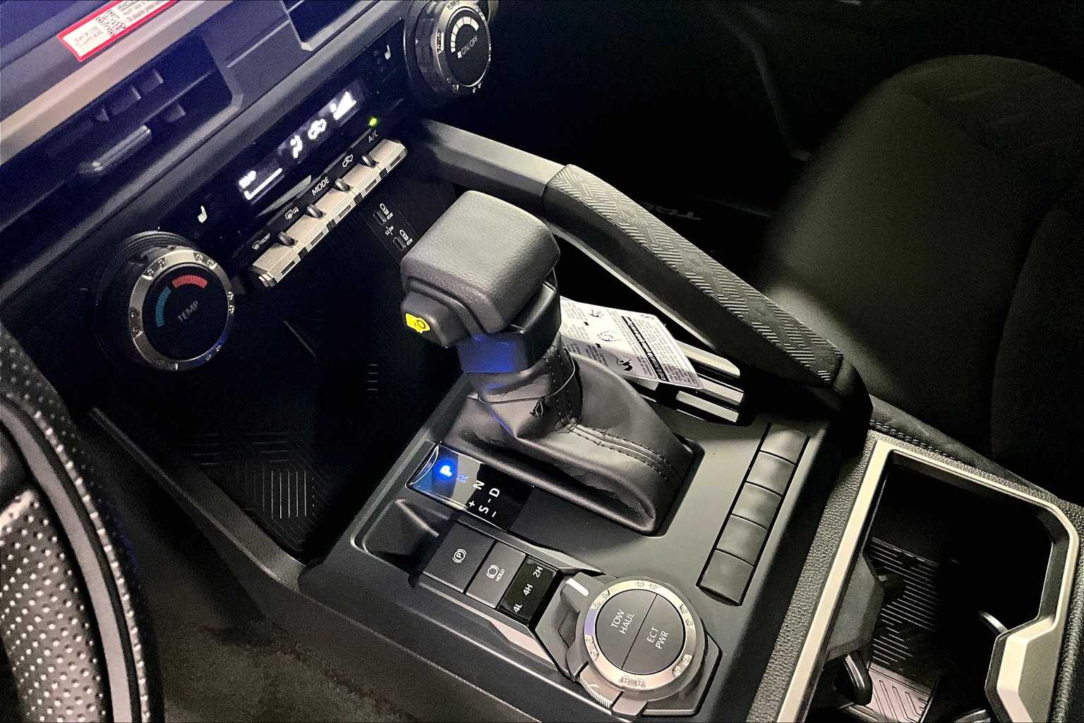 2025 Toyota Tacoma SR5 - Photo 14