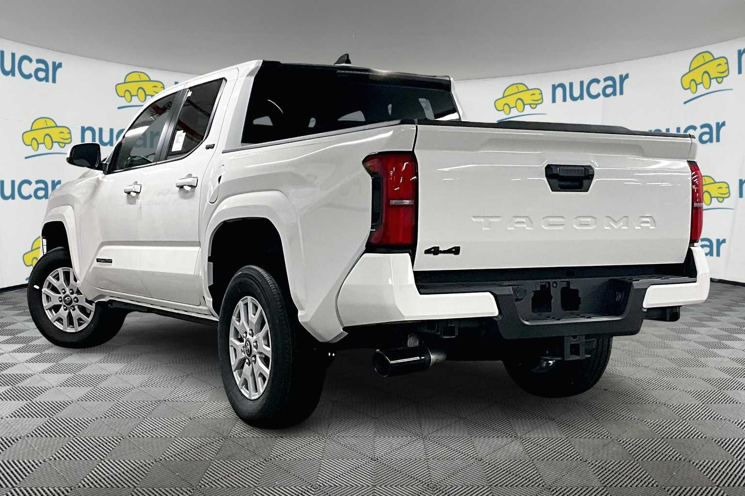 2025 Toyota Tacoma SR5 - Photo 5