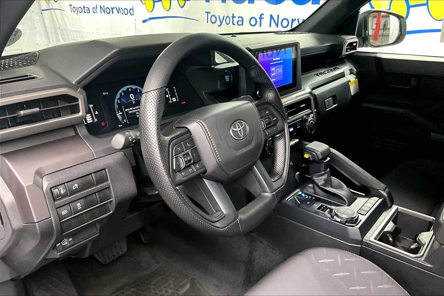 2025 Toyota Tacoma SR5 - Photo 9