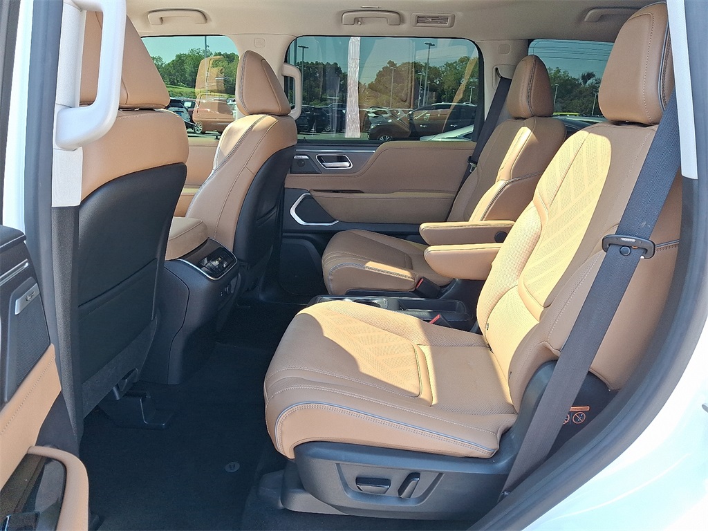 2025 INFINITI QX80 LUXE - Photo 11