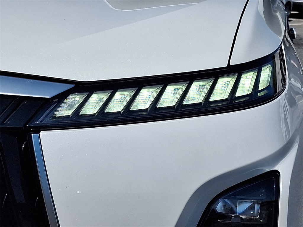 2025 INFINITI QX80 LUXE - Photo 10