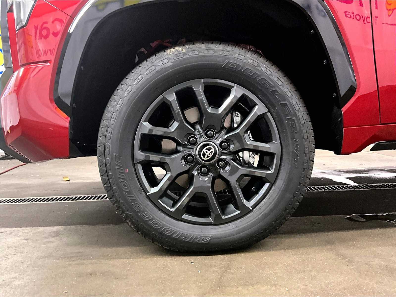 2025 Toyota Tundra Platinum Hybrid - Photo 8