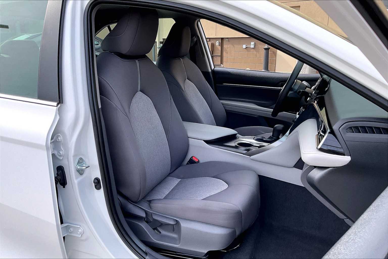2021 Toyota Camry LE - Photo 11