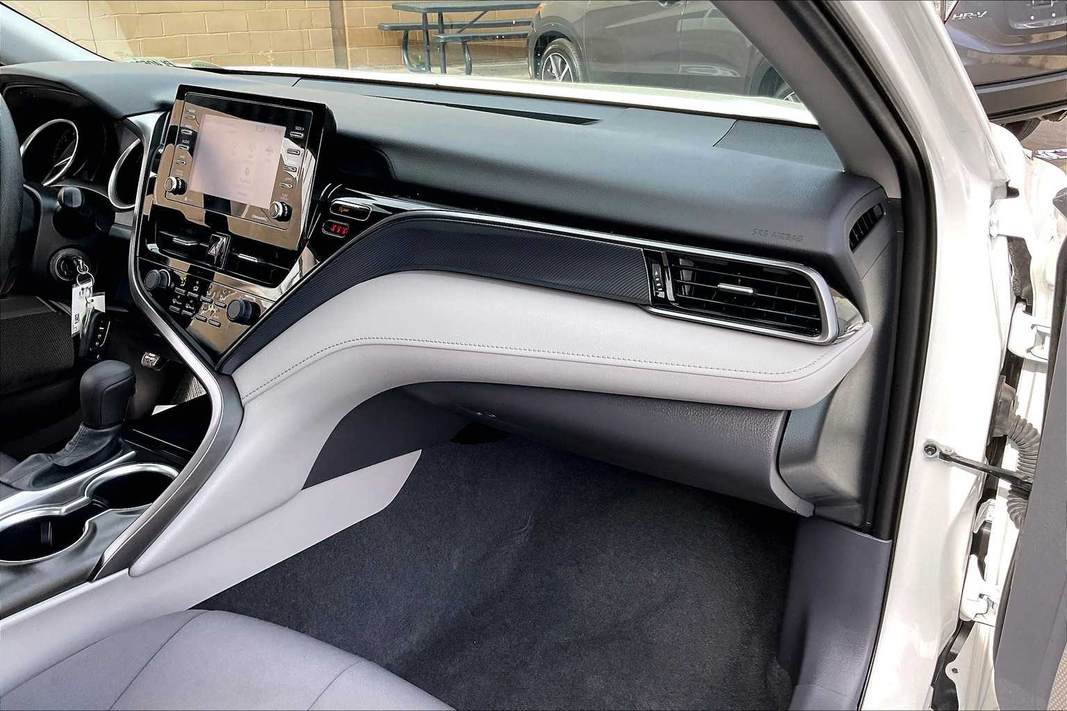 2021 Toyota Camry LE - Photo 13