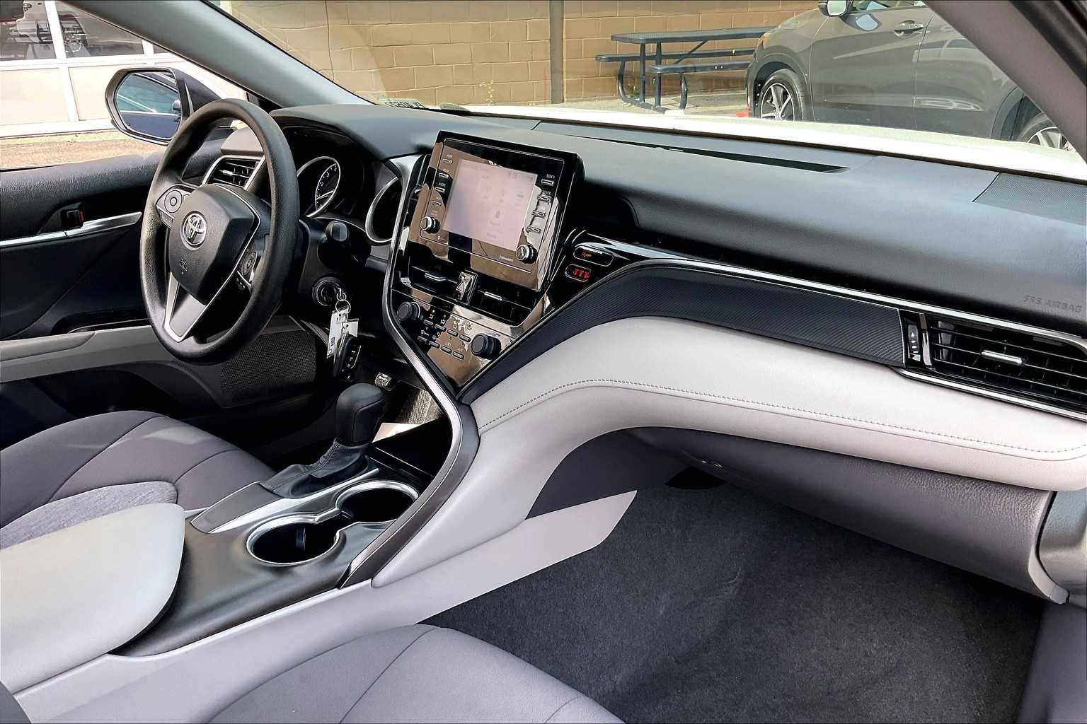 2021 Toyota Camry LE - Photo 14
