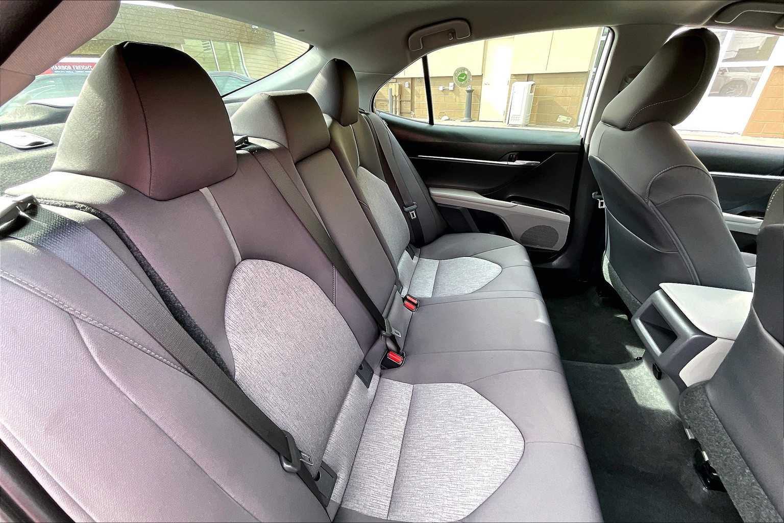 2021 Toyota Camry LE - Photo 16