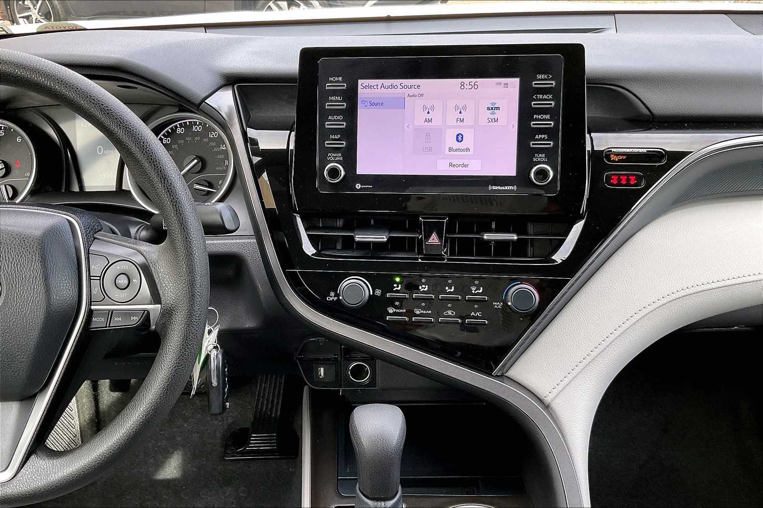 2021 Toyota Camry LE - Photo 18